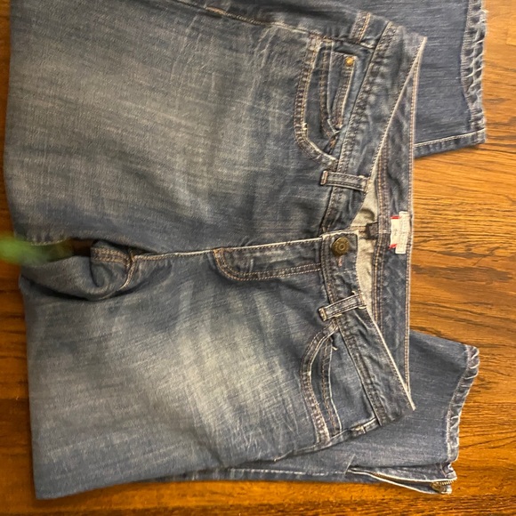 TOMMY HILFIGER -LOW RISE CROP JEANS/CAPRI,SIZE 10 - Picture 4 of 15